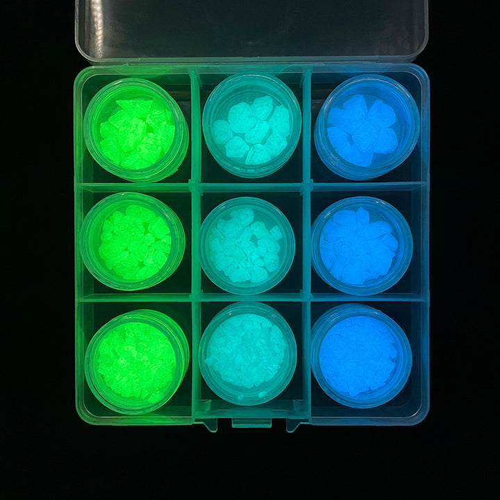The Premium AGT™ Ultra Grade Sample Kit contains each of our Ultra Grade Glow Stone sizes (1/2", 1/4", 1/8") and colours; Emerald Yellow, Aqua Blue, Sky Blue. Glow in the dark view.