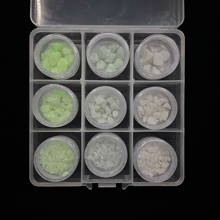 The Premium AGT™ Ultra Grade Sample Kit contains each of our Ultra Grade Glow Stone sizes (1/2", 1/4", 1/8") and colours; Emerald Yellow, Aqua Blue, Sky Blue. Day time view. Case open.